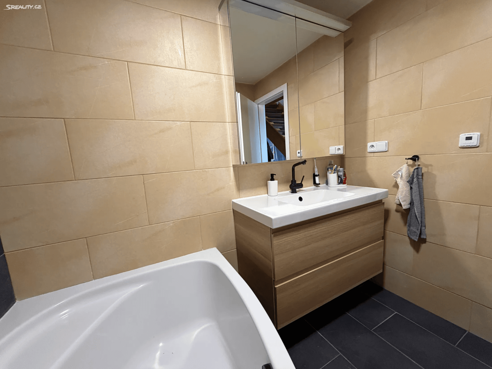 Prenájom bytu 4-izbový 104 m², U Školky, Hořovice, Středočeský kraj Prenájom bytu 4-izbový 104 m², U Školky, Hořovice, Středočeský kraj