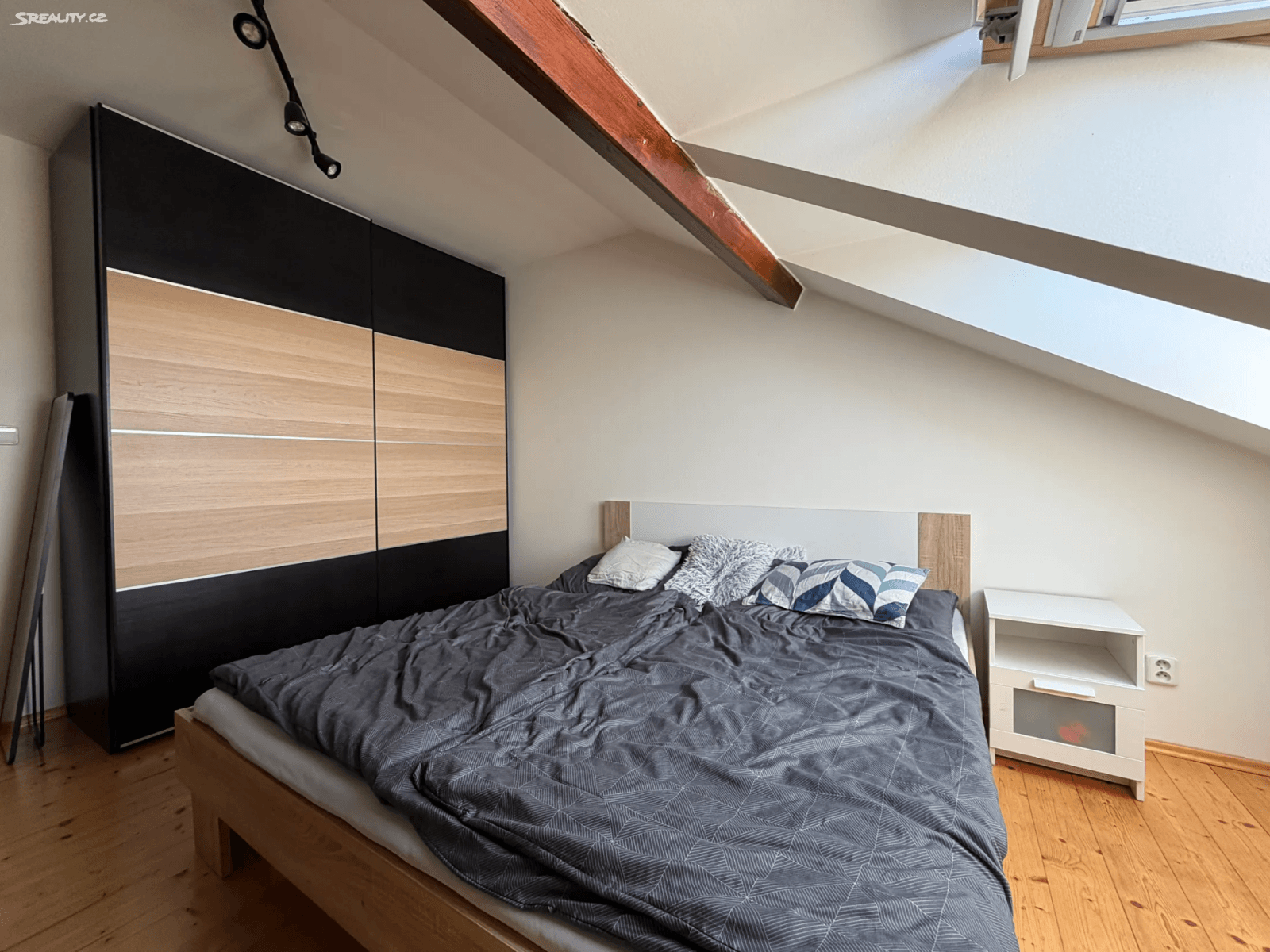 Prenájom bytu 4-izbový 104 m², U Školky, Hořovice, Středočeský kraj Prenájom bytu 4-izbový 104 m², U Školky, Hořovice, Středočeský kraj