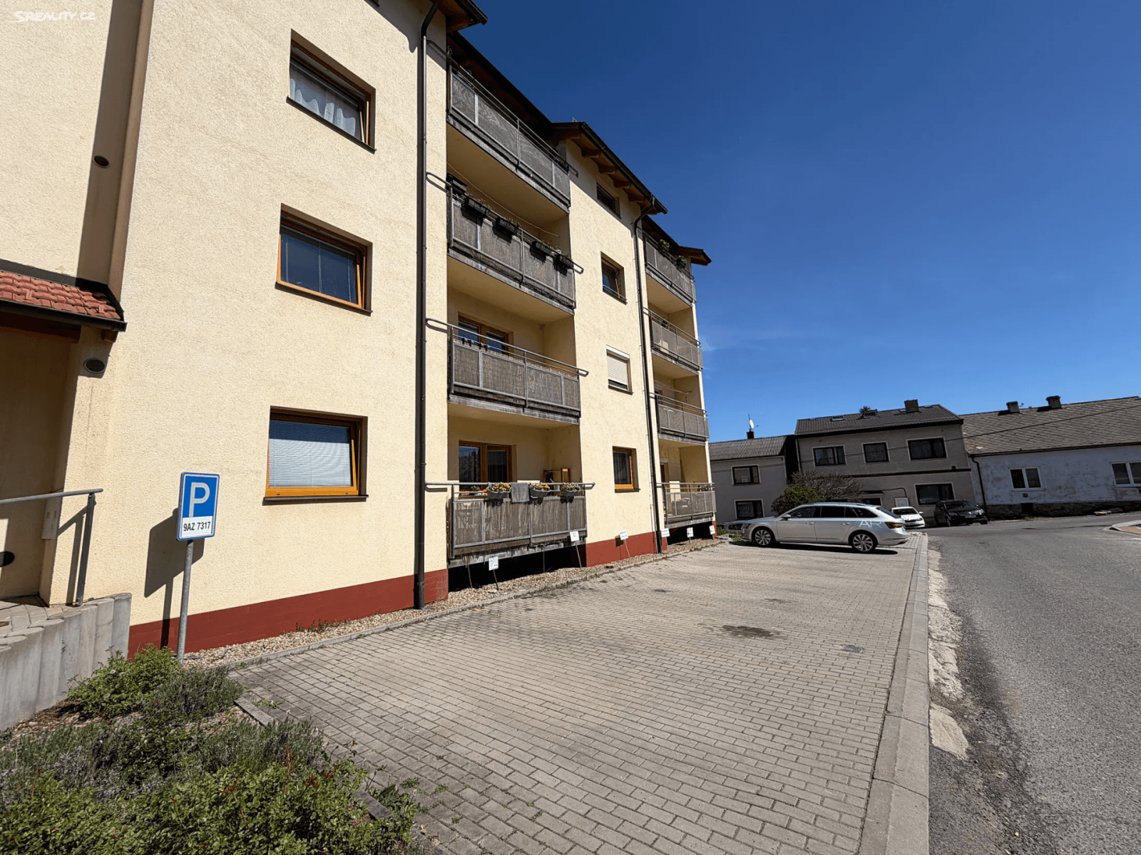 Prenájom bytu 4-izbový 104 m², U Školky, Hořovice, Středočeský kraj Prenájom bytu 4-izbový 104 m², U Školky, Hořovice, Středočeský kraj
