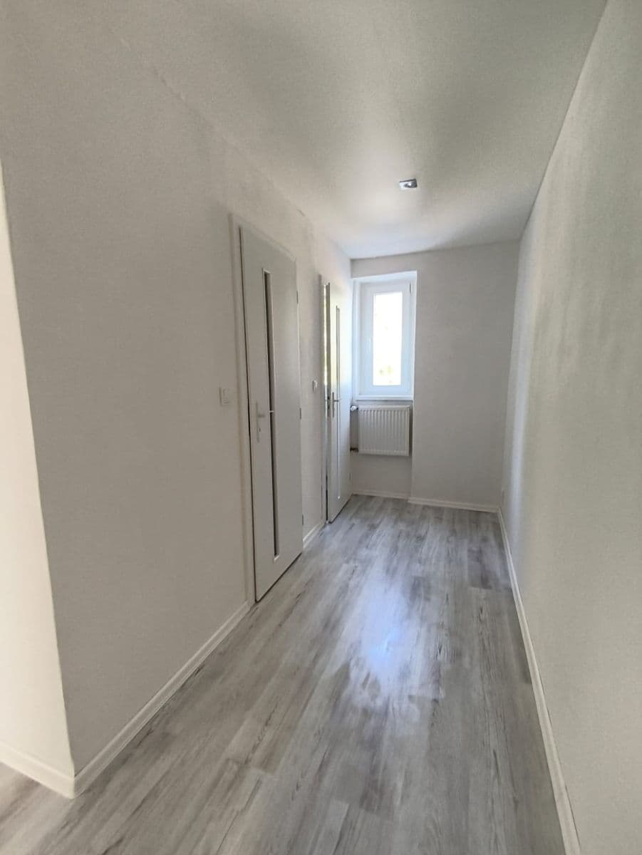 Prenájom bytu 2-izbový 69 m², Karlovarská, Lubenec, Ústecký kraj Prenájom bytu 2-izbový 69 m², Karlovarská, Lubenec, Ústecký kraj