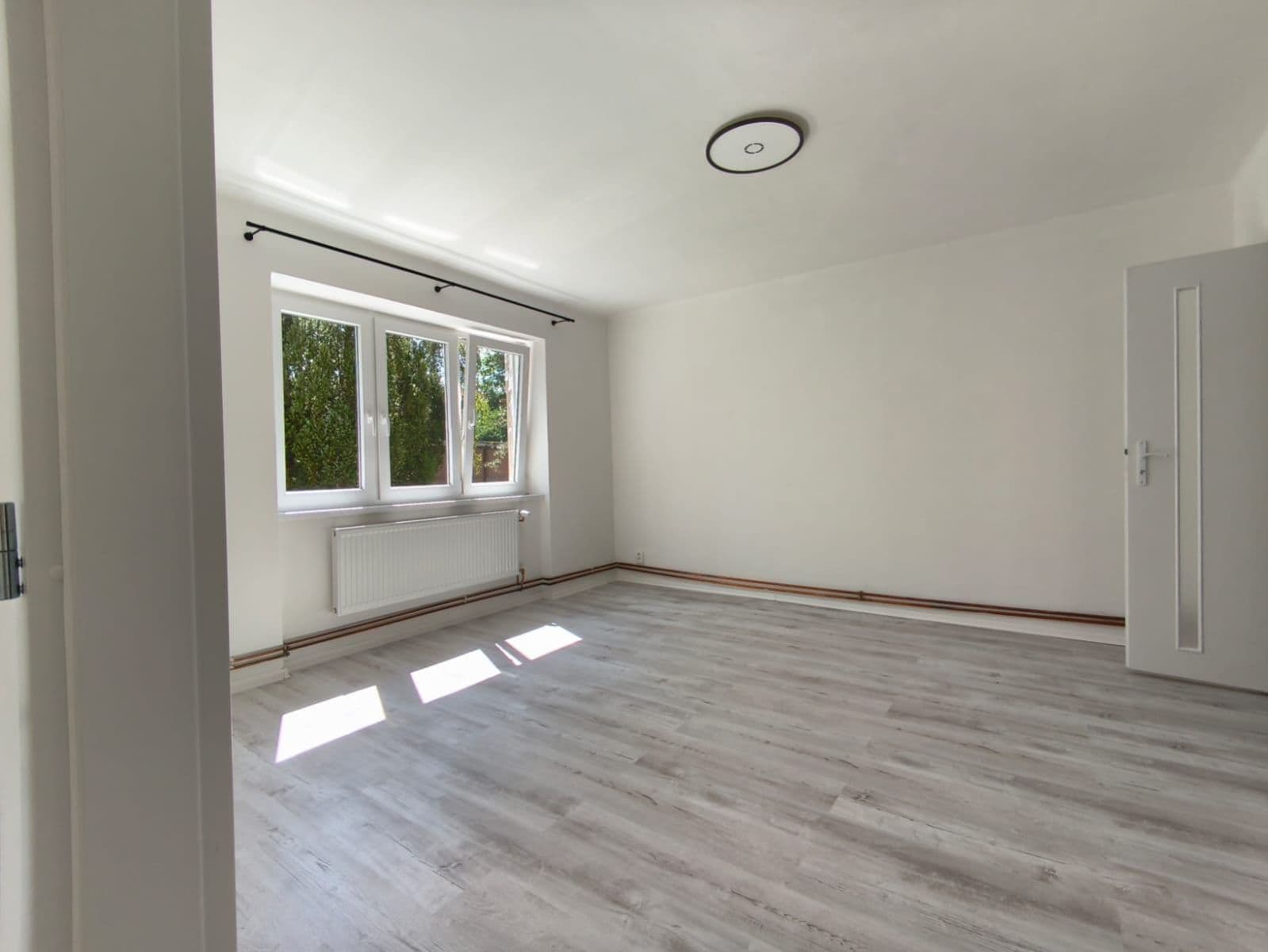 Prenájom bytu 2-izbový 69 m², Karlovarská, Lubenec, Ústecký kraj Prenájom bytu 2-izbový 69 m², Karlovarská, Lubenec, Ústecký kraj