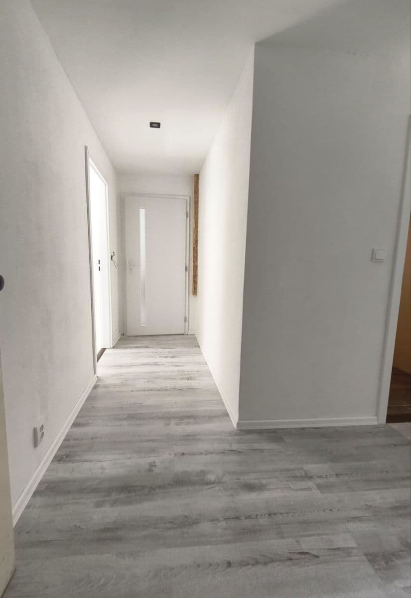 Prenájom bytu 2-izbový 69 m², Karlovarská, Lubenec, Ústecký kraj Prenájom bytu 2-izbový 69 m², Karlovarská, Lubenec, Ústecký kraj