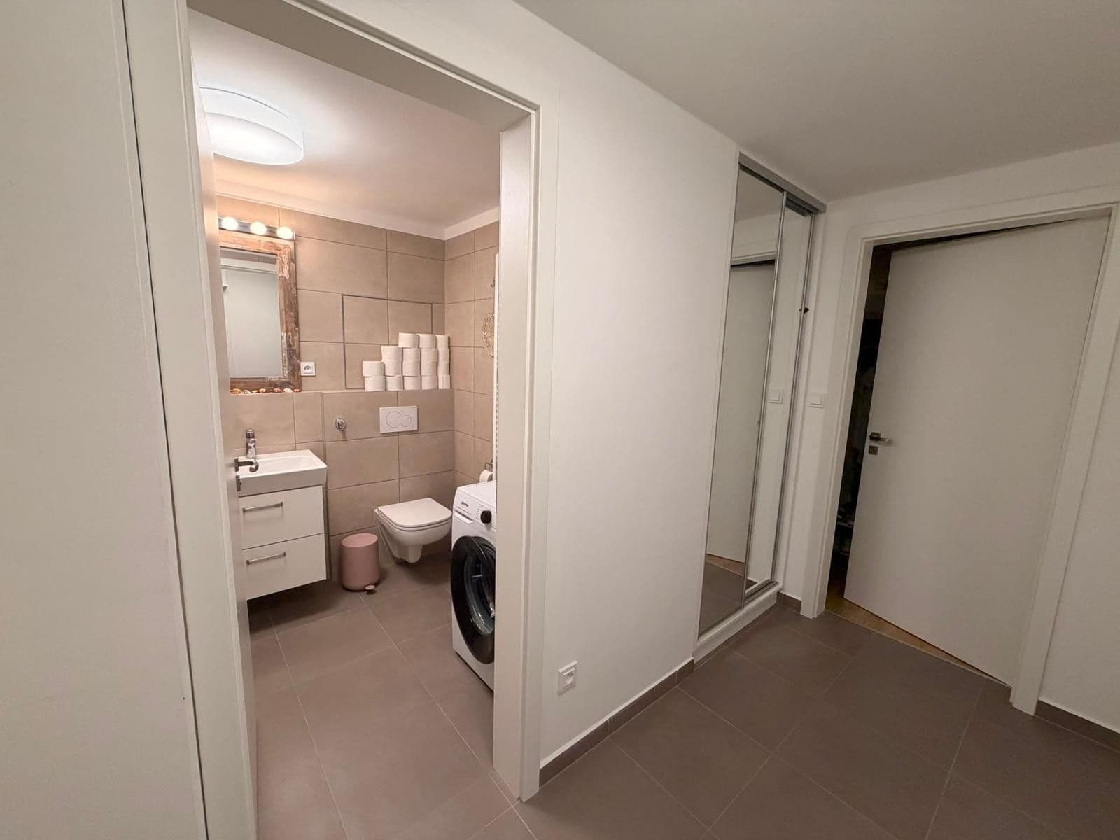 Prenájom bytu 1-izbový 37 m², nábřeží Závodu míru, Pardubice, Pardubický kraj Prenájom bytu 1-izbový 37 m², nábřeží Závodu míru, Pardubice, Pardubický kraj