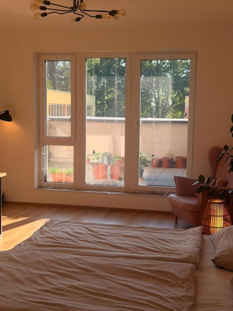 Prenájom bytu 1-izbový 37 m², nábřeží Závodu míru, Pardubice, Pardubický kraj Prenájom bytu 1-izbový 37 m², nábřeží Závodu míru, Pardubice, Pardubický kraj