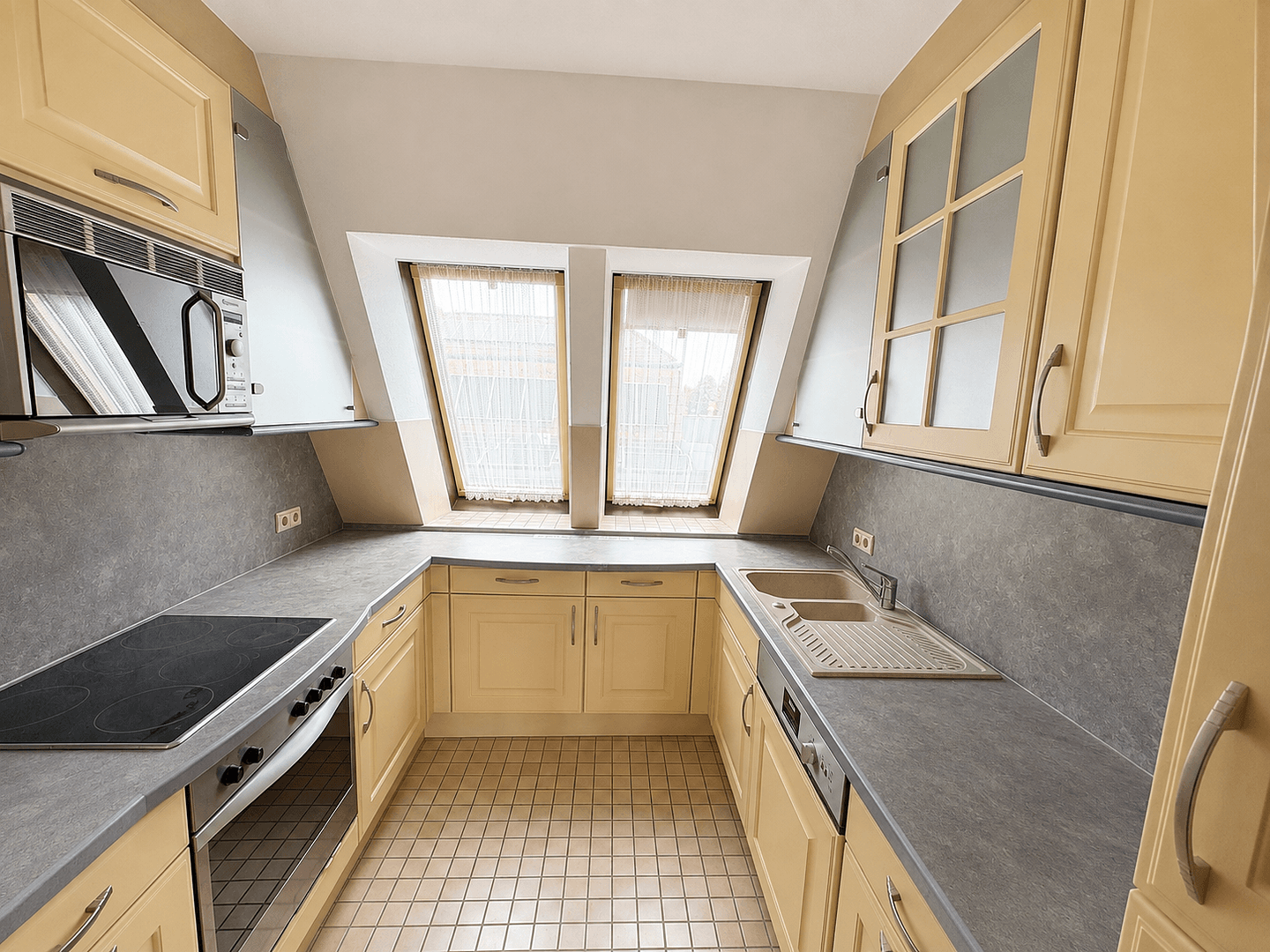 Prenájom bytu 4-izbový 163 m², Kappenstr. 9, Berlin, Berlín Prenájom bytu 4-izbový 163 m², Kappenstr. 9, Berlin, Berlín