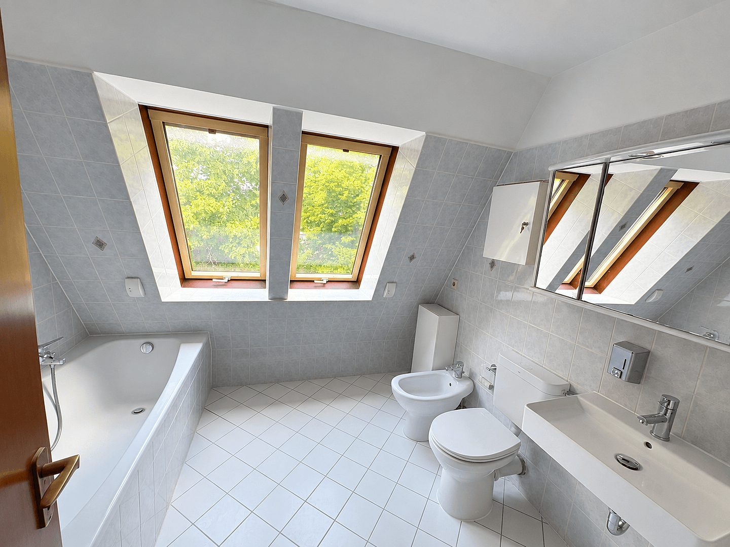 Prenájom bytu 4-izbový 163 m², Kappenstr. 9, Berlin, Berlín Prenájom bytu 4-izbový 163 m², Kappenstr. 9, Berlin, Berlín