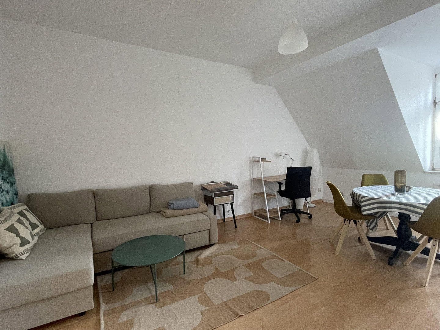 Prenájom bytu 2-izbový 71 m², Riemannstrasse 28, Leipzig, Sasko Prenájom bytu 2-izbový 71 m², Riemannstrasse 28, Leipzig, Sasko