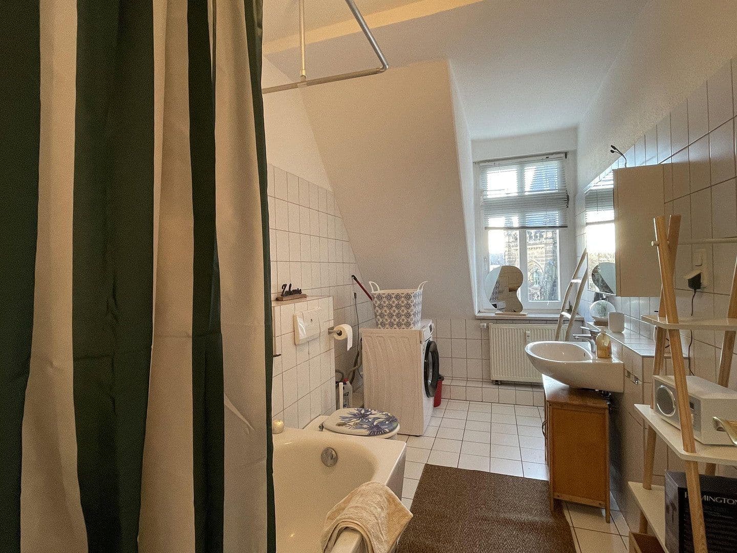 Prenájom bytu 2-izbový 71 m², Riemannstrasse 28, Leipzig, Sasko Prenájom bytu 2-izbový 71 m², Riemannstrasse 28, Leipzig, Sasko