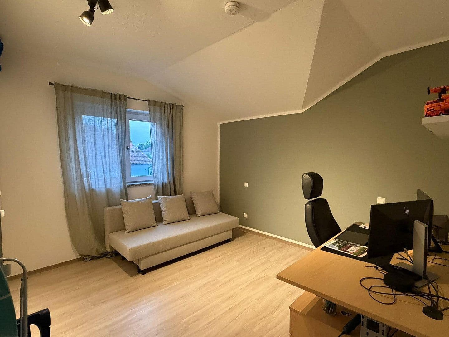 Prenájom bytu 3-izbový 100 m², Friedrich-Diffine-Str. 23, Kirchheim an der Weinstraße, Porýnie-Falcko Prenájom bytu 3-izbový 100 m², Friedrich-Diffine-Str. 23, Kirchheim an der Weinstraße, Porýnie-Falcko