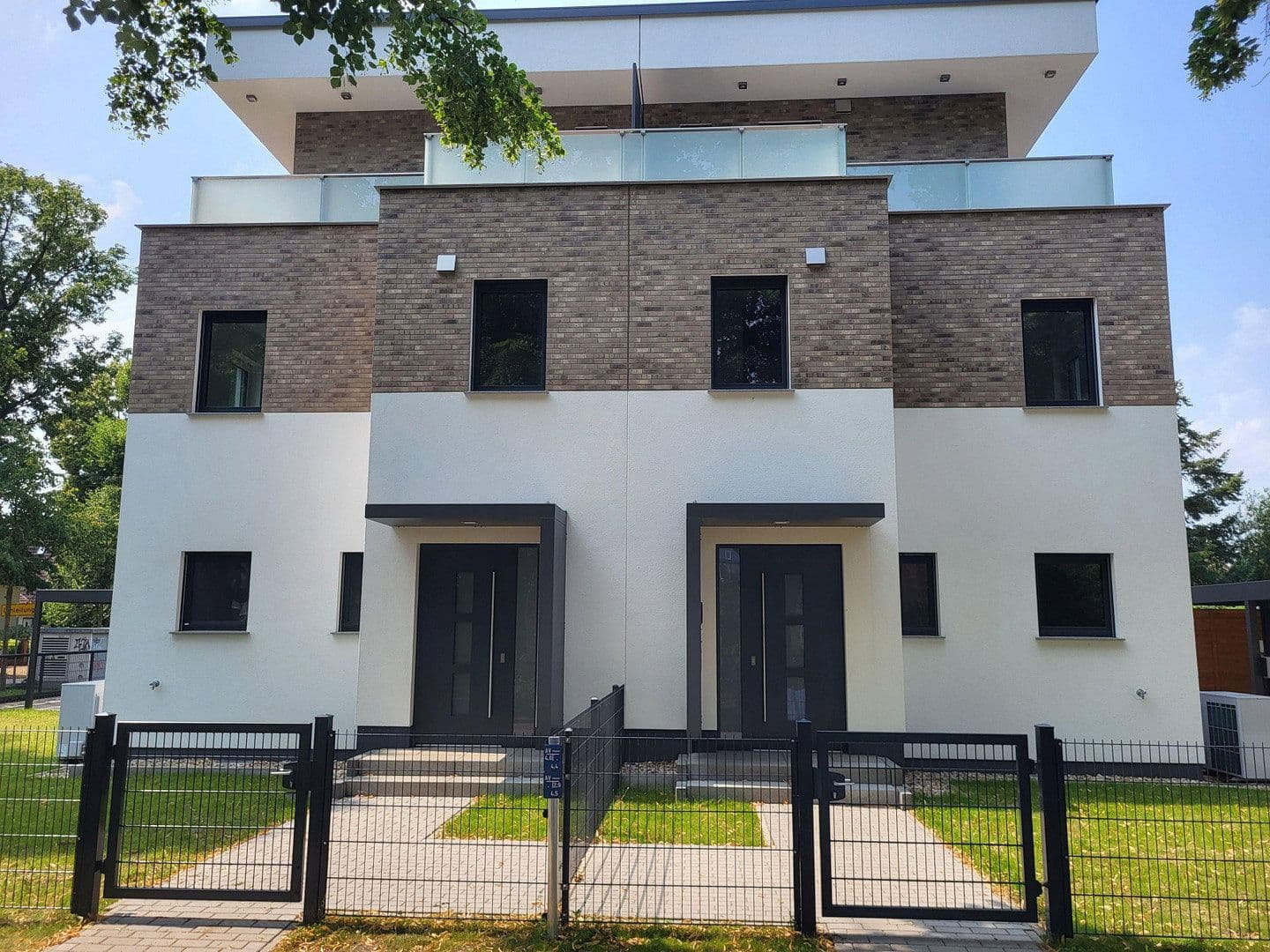 Predaj domu 165 m², pozemok 438 m², Kochstraße 40a, Falkensee, Brandenbursko Predaj domu 165 m², pozemok 438 m², Kochstraße 40a, Falkensee, Brandenbursko
