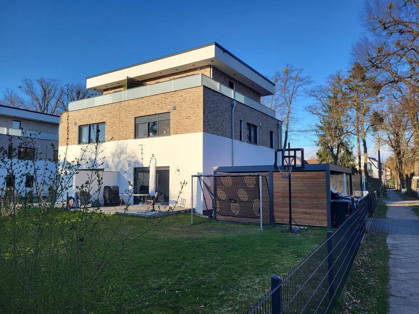 Predaj domu 165 m², pozemok 438 m², Kochstraße 40a, Falkensee, Brandenbursko Predaj domu 165 m², pozemok 438 m², Kochstraße 40a, Falkensee, Brandenbursko