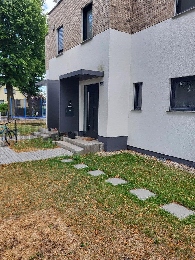 Predaj domu 165 m², pozemok 438 m², Kochstraße 40a, Falkensee, Brandenbursko Predaj domu 165 m², pozemok 438 m², Kochstraße 40a, Falkensee, Brandenbursko