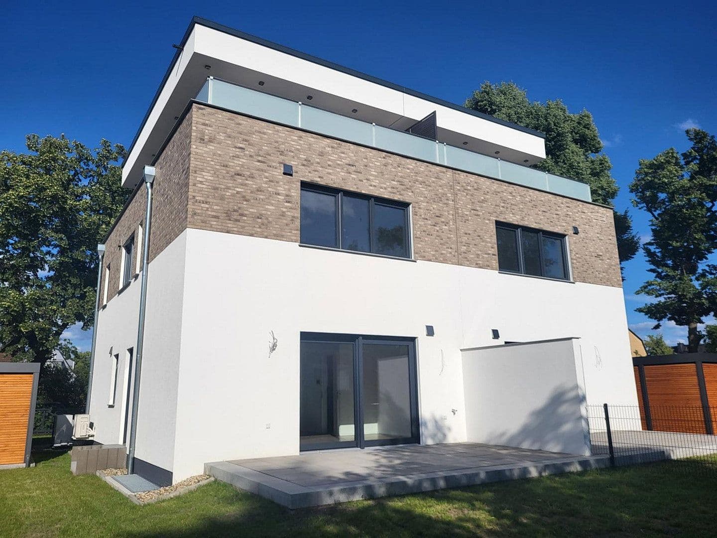 Predaj domu 165 m², pozemok 438 m², Kochstraße 40a, Falkensee, Brandenbursko Predaj domu 165 m², pozemok 438 m², Kochstraße 40a, Falkensee, Brandenbursko