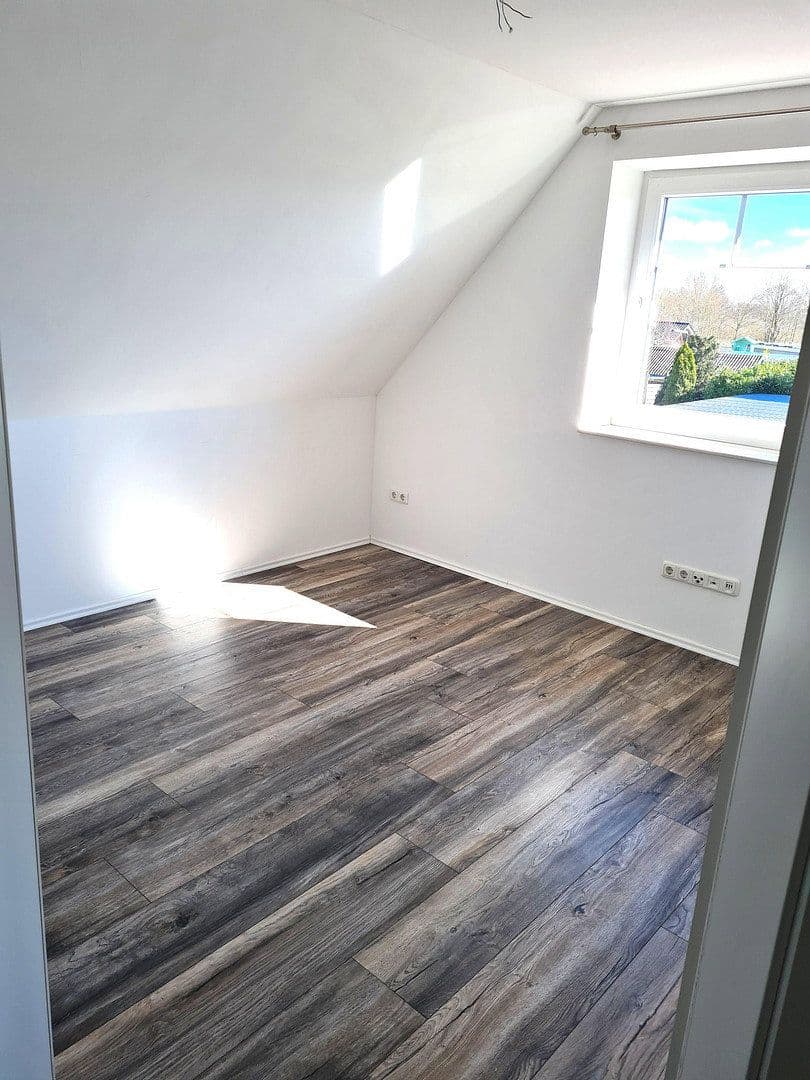 Prenájom bytu 3-izbový 110 m², Lohe-Rickelshof, Šlezvicko-Holštajnsko Prenájom bytu 3-izbový 110 m², Lohe-Rickelshof, Šlezvicko-Holštajnsko