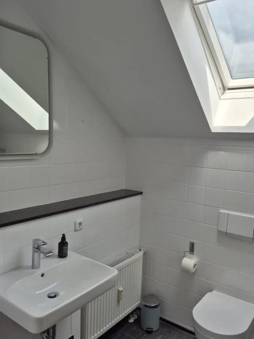 Prenájom bytu 2-izbový 38 m², Rheinbrohler Weg 26, Düsseldorf, Severné Porýnie - Westfálsko Prenájom bytu 2-izbový 38 m², Rheinbrohler Weg 26, Düsseldorf, Severné Porýnie - Westfálsko