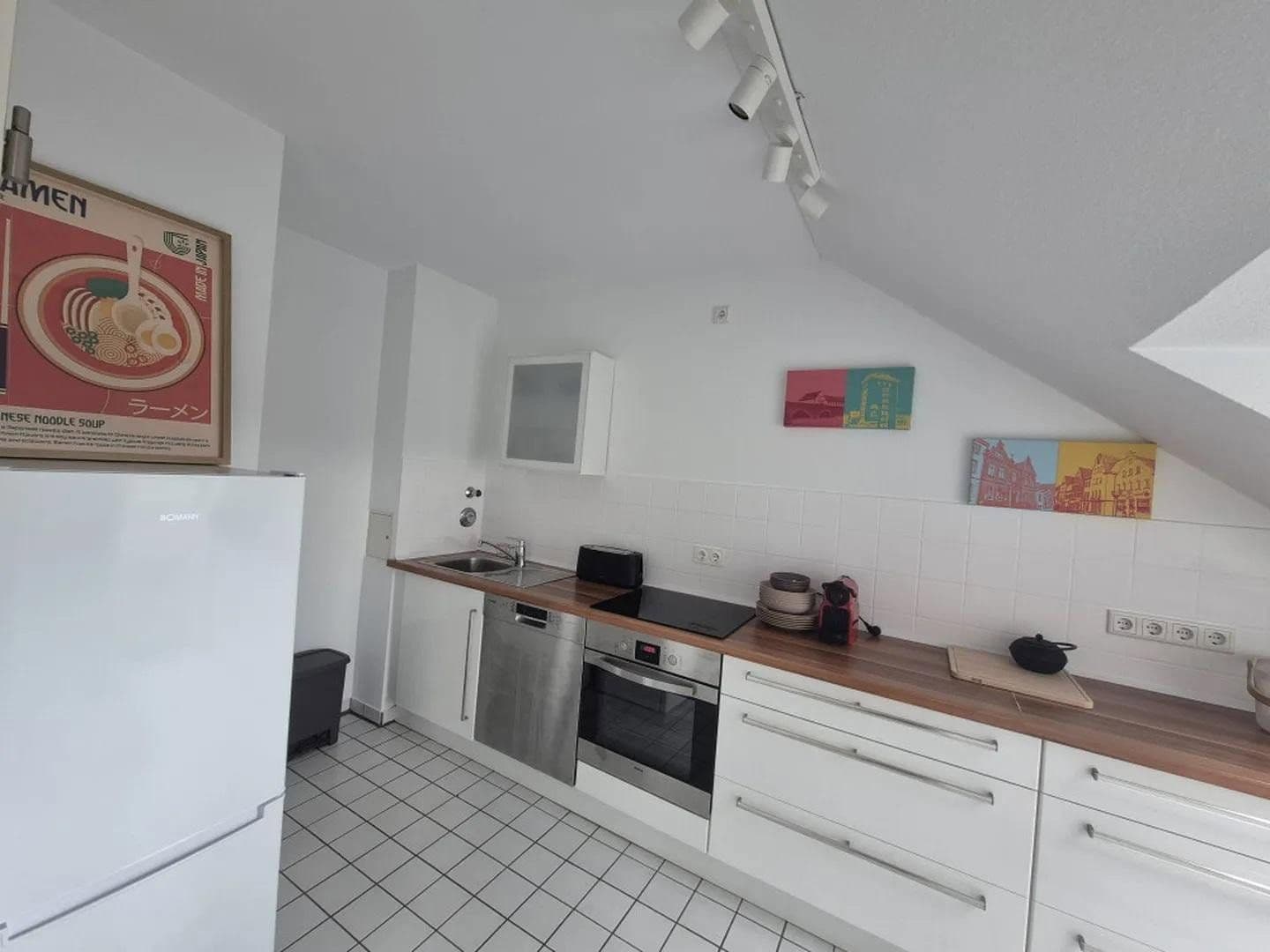 Prenájom bytu 2-izbový 38 m², Rheinbrohler Weg 26, Düsseldorf, Severné Porýnie - Westfálsko Prenájom bytu 2-izbový 38 m², Rheinbrohler Weg 26, Düsseldorf, Severné Porýnie - Westfálsko