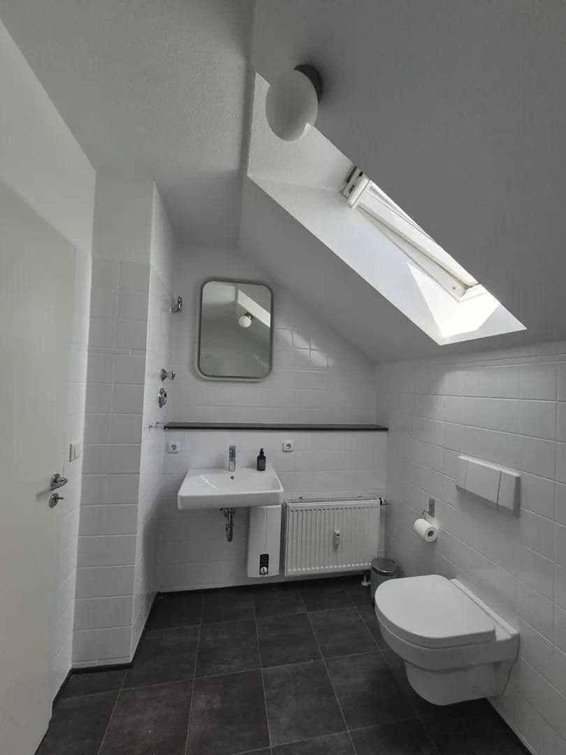 Prenájom bytu 2-izbový 38 m², Rheinbrohler Weg 26, Düsseldorf, Severné Porýnie - Westfálsko Prenájom bytu 2-izbový 38 m², Rheinbrohler Weg 26, Düsseldorf, Severné Porýnie - Westfálsko