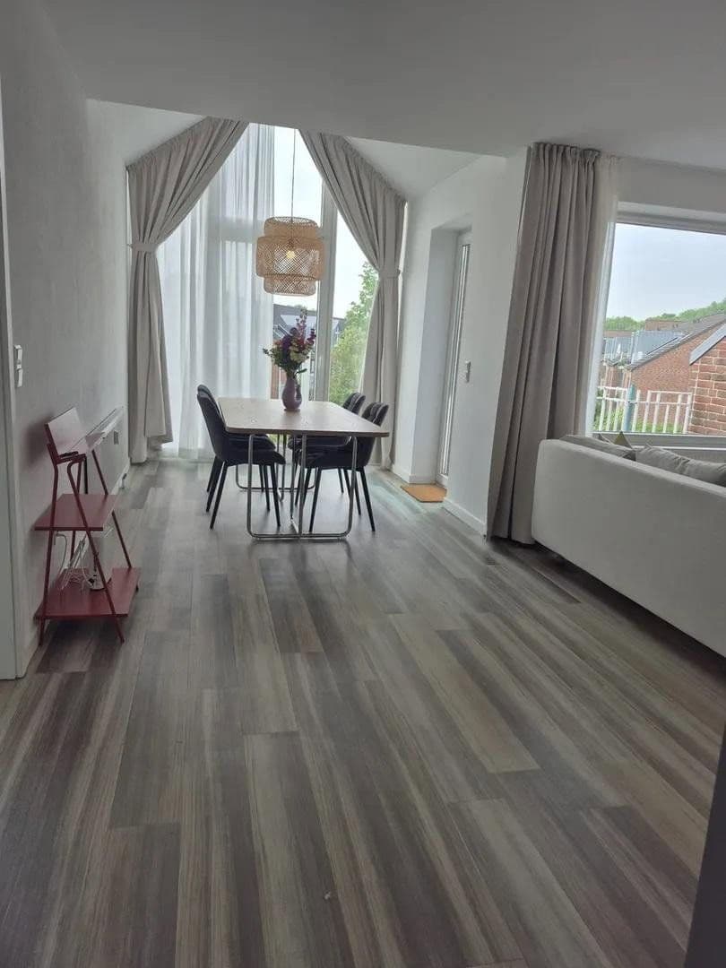 Prenájom bytu 2-izbový 38 m², Rheinbrohler Weg 26, Düsseldorf, Severné Porýnie - Westfálsko Prenájom bytu 2-izbový 38 m², Rheinbrohler Weg 26, Düsseldorf, Severné Porýnie - Westfálsko