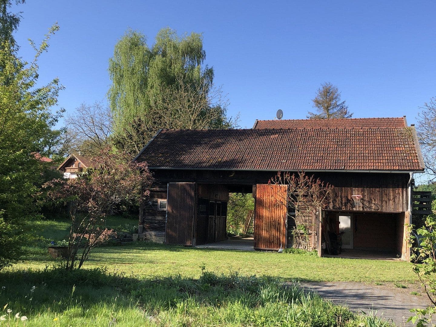 Predaj domu 204 m², pozemok 5.500 m², Weinbergstraße 5, Schönau, Bavorsko Predaj domu 204 m², pozemok 5.500 m², Weinbergstraße 5, Schönau, Bavorsko