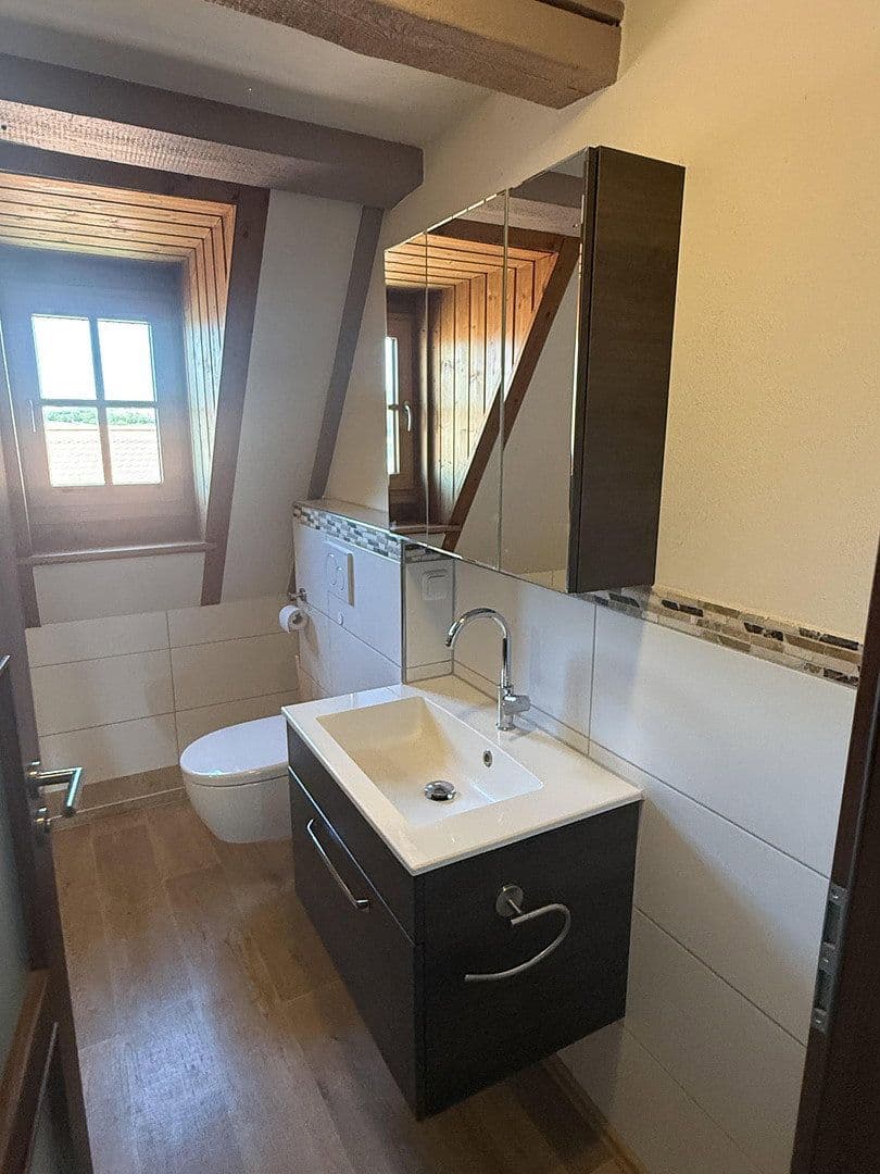 Prenájom bytu 3-izbový 120 m², Uehlfeld, Bavorsko Prenájom bytu 3-izbový 120 m², Uehlfeld, Bavorsko