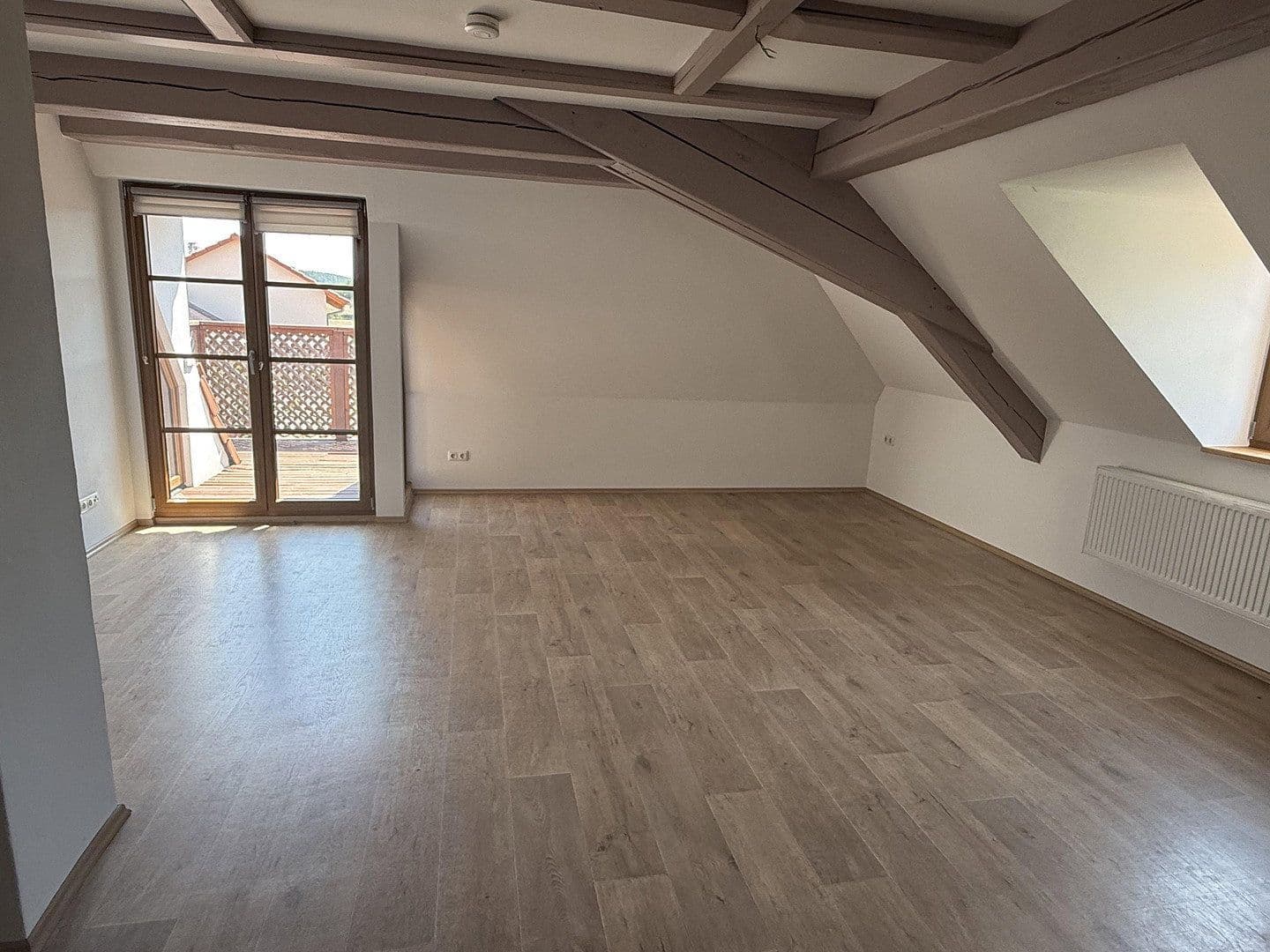 Prenájom bytu 3-izbový 120 m², Uehlfeld, Bavorsko Prenájom bytu 3-izbový 120 m², Uehlfeld, Bavorsko