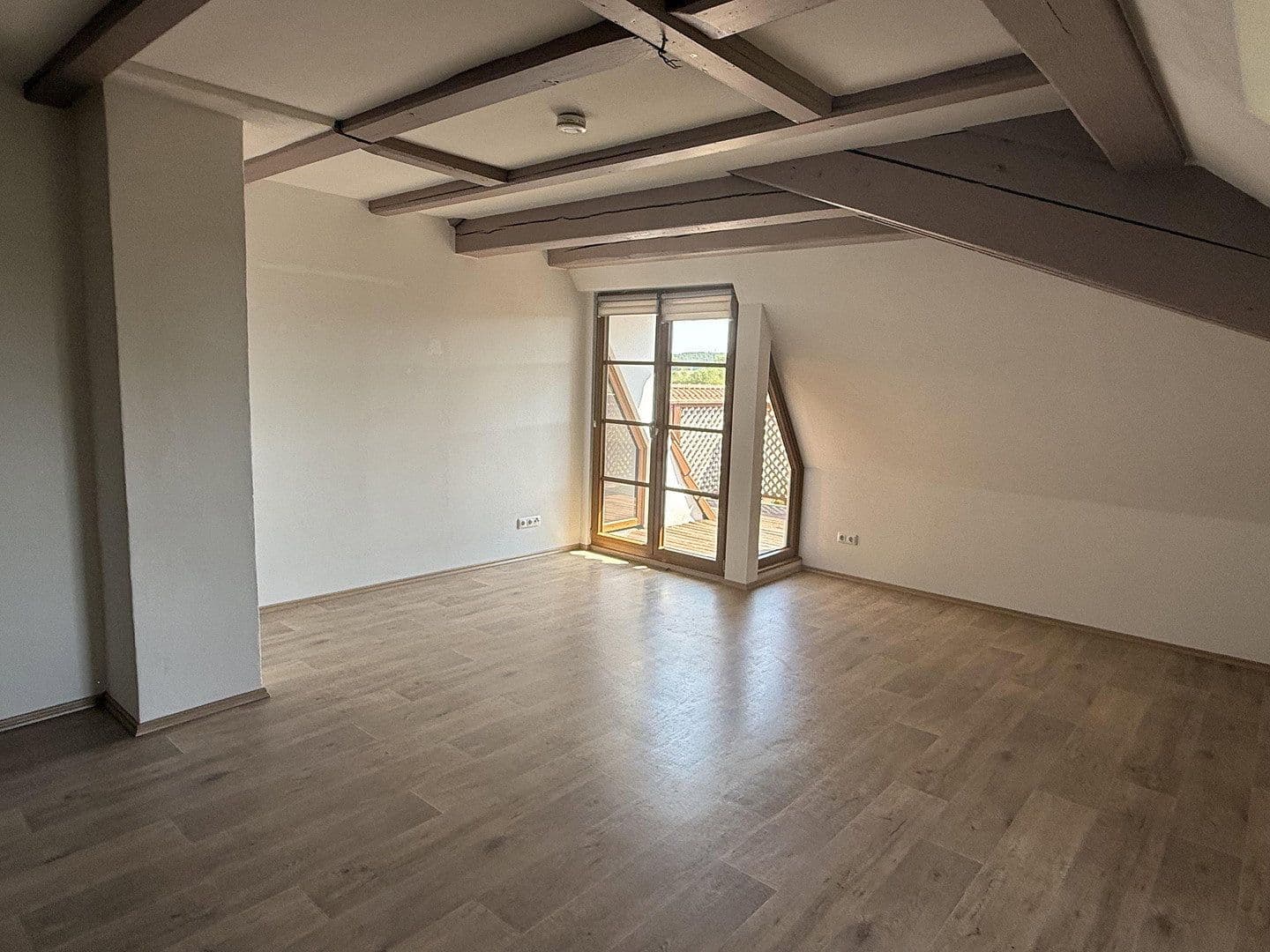 Prenájom bytu 3-izbový 120 m², Uehlfeld, Bavorsko Prenájom bytu 3-izbový 120 m², Uehlfeld, Bavorsko