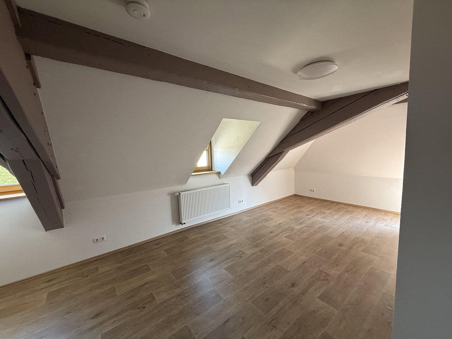 Prenájom bytu 3-izbový 120 m², Uehlfeld, Bavorsko Prenájom bytu 3-izbový 120 m², Uehlfeld, Bavorsko