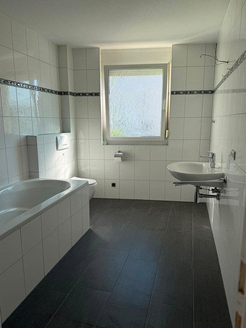 Prenájom bytu 3-izbový 88 m², Luttinger Straße 30a, Laufenburg (Baden), Bádensko-Wurttembersko Prenájom bytu 3-izbový 88 m², Luttinger Straße 30a, Laufenburg (Baden), Bádensko-Wurttembersko