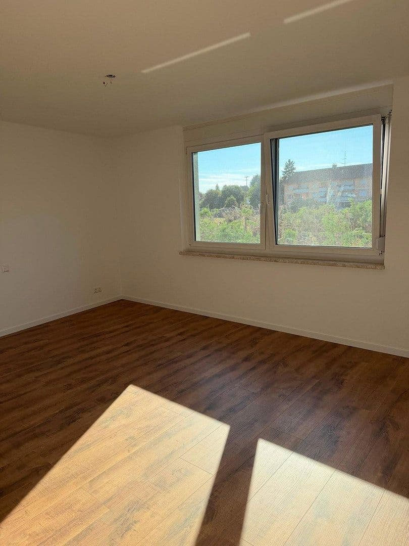 Prenájom bytu 3-izbový 88 m², Luttinger Straße 30a, Laufenburg (Baden), Bádensko-Wurttembersko Prenájom bytu 3-izbový 88 m², Luttinger Straße 30a, Laufenburg (Baden), Bádensko-Wurttembersko