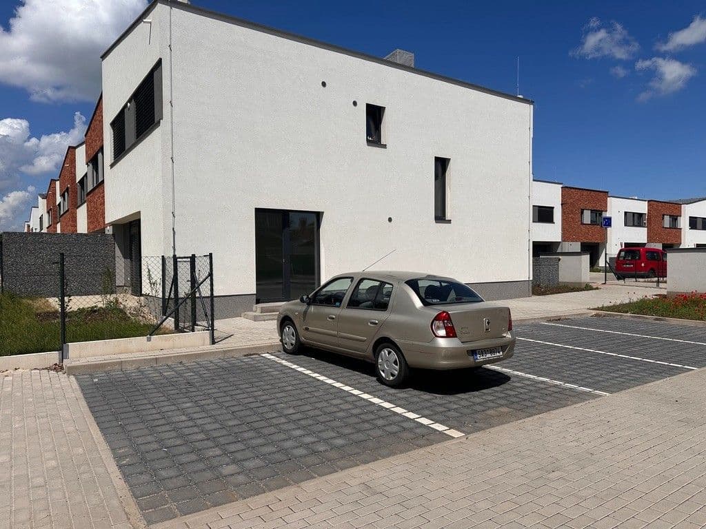 Prenájom nebytového priestoru 32 m², Hubačova, Praha, Praha Prenájom nebytového priestoru 32 m², Hubačova, Praha, Praha