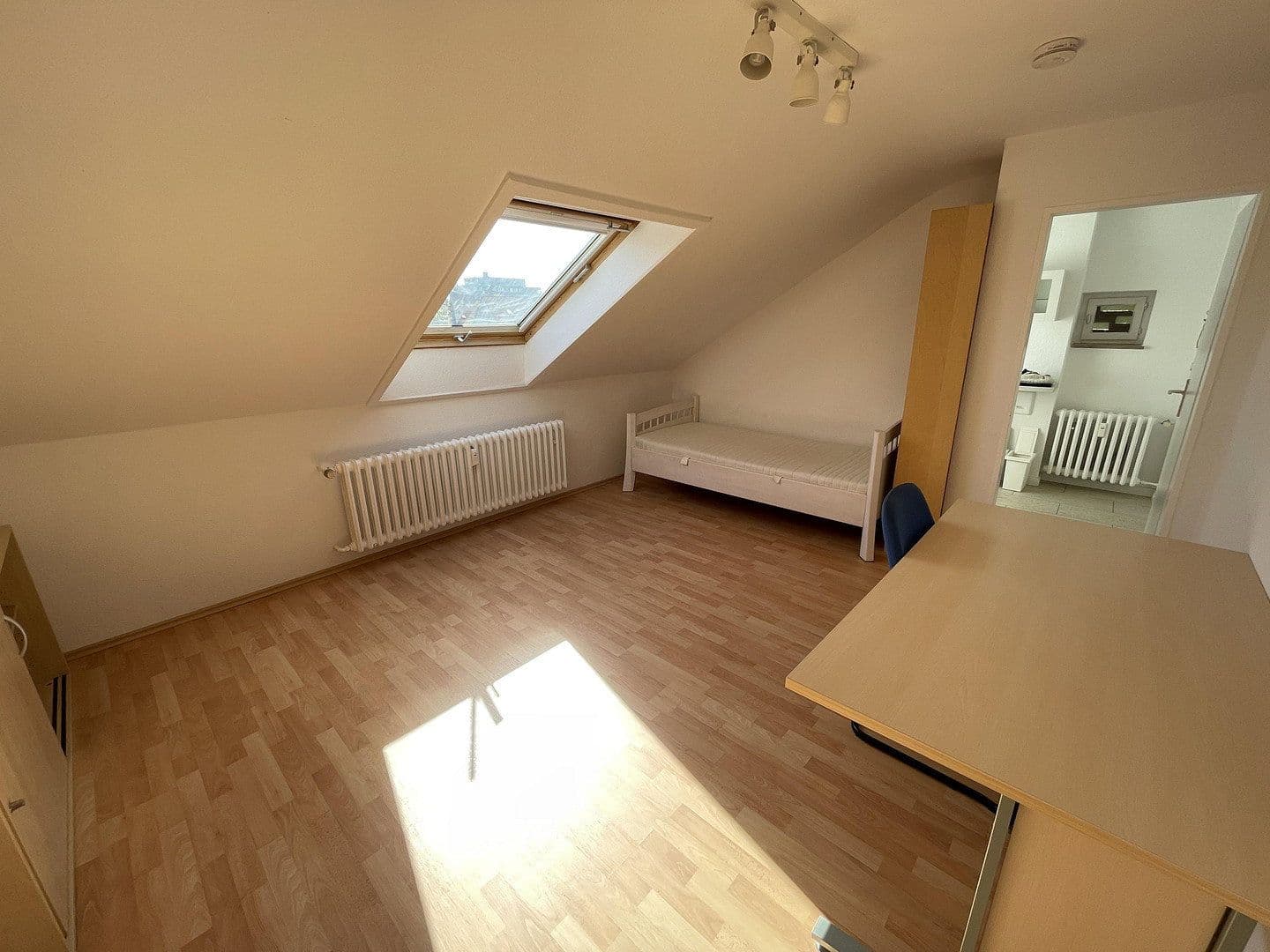Prenájom bytu 1-izbový 25 m², Düsseldorf, Severné Porýnie - Westfálsko Prenájom bytu 1-izbový 25 m², Düsseldorf, Severné Porýnie - Westfálsko