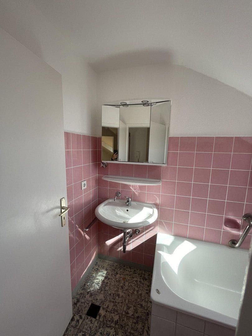 Prenájom bytu 1-izbový 25 m², Düsseldorf, Severné Porýnie - Westfálsko Prenájom bytu 1-izbový 25 m², Düsseldorf, Severné Porýnie - Westfálsko