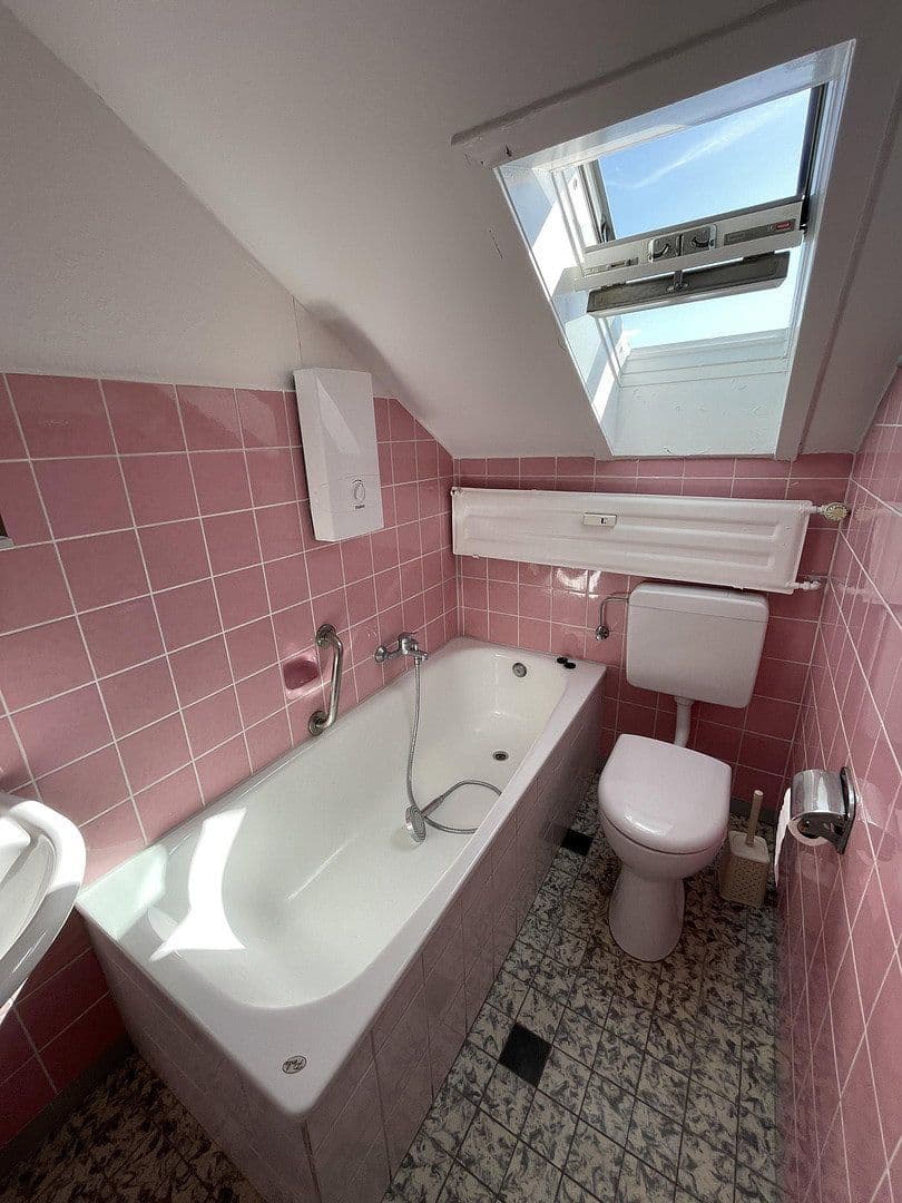 Prenájom bytu 1-izbový 25 m², Düsseldorf, Severné Porýnie - Westfálsko Prenájom bytu 1-izbový 25 m², Düsseldorf, Severné Porýnie - Westfálsko