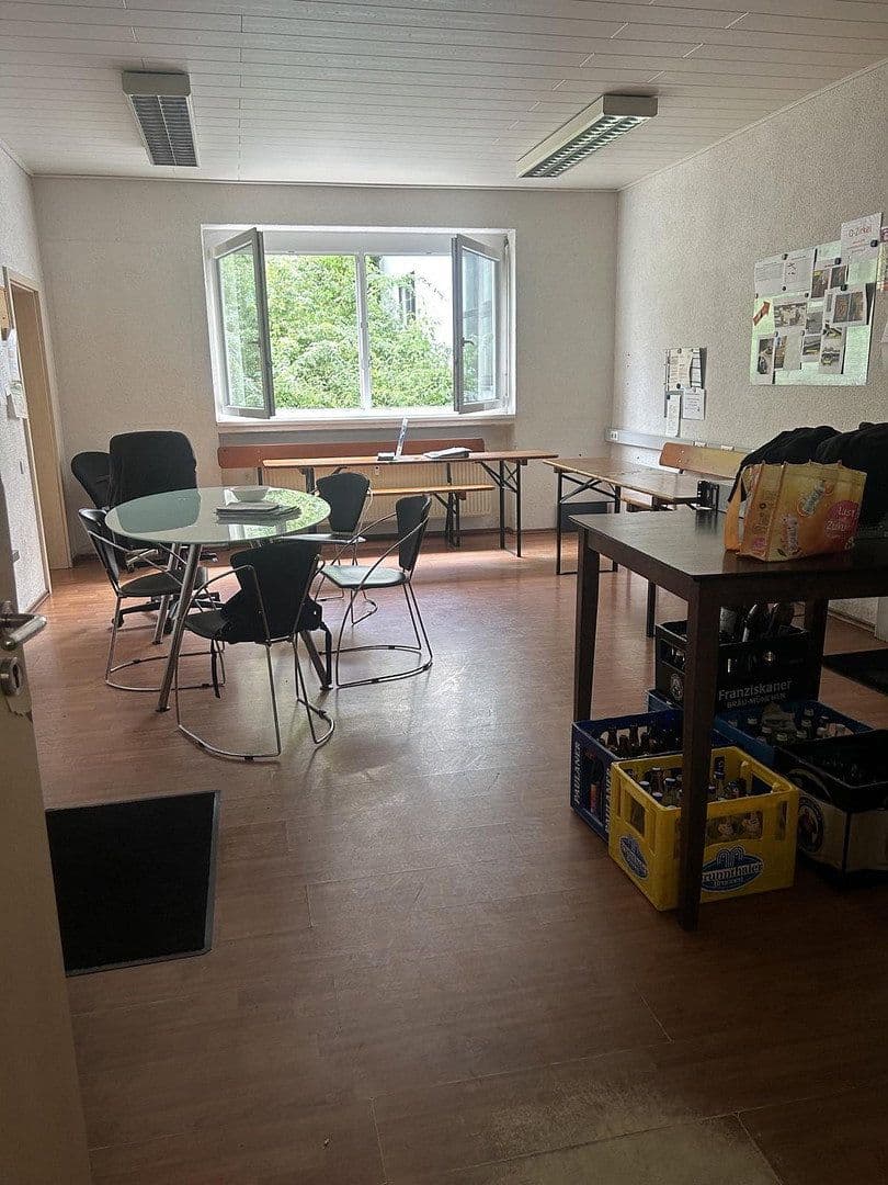 Prenájom nebytového priestoru 5.050 m², Illertissen, Bavorsko Prenájom nebytového priestoru 5.050 m², Illertissen, Bavorsko
