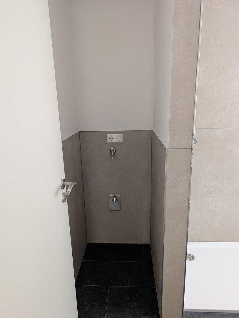 Prenájom bytu 2-izbový 82 m², Baden-Baden, Bádensko-Wurttembersko Prenájom bytu 2-izbový 82 m², Baden-Baden, Bádensko-Wurttembersko