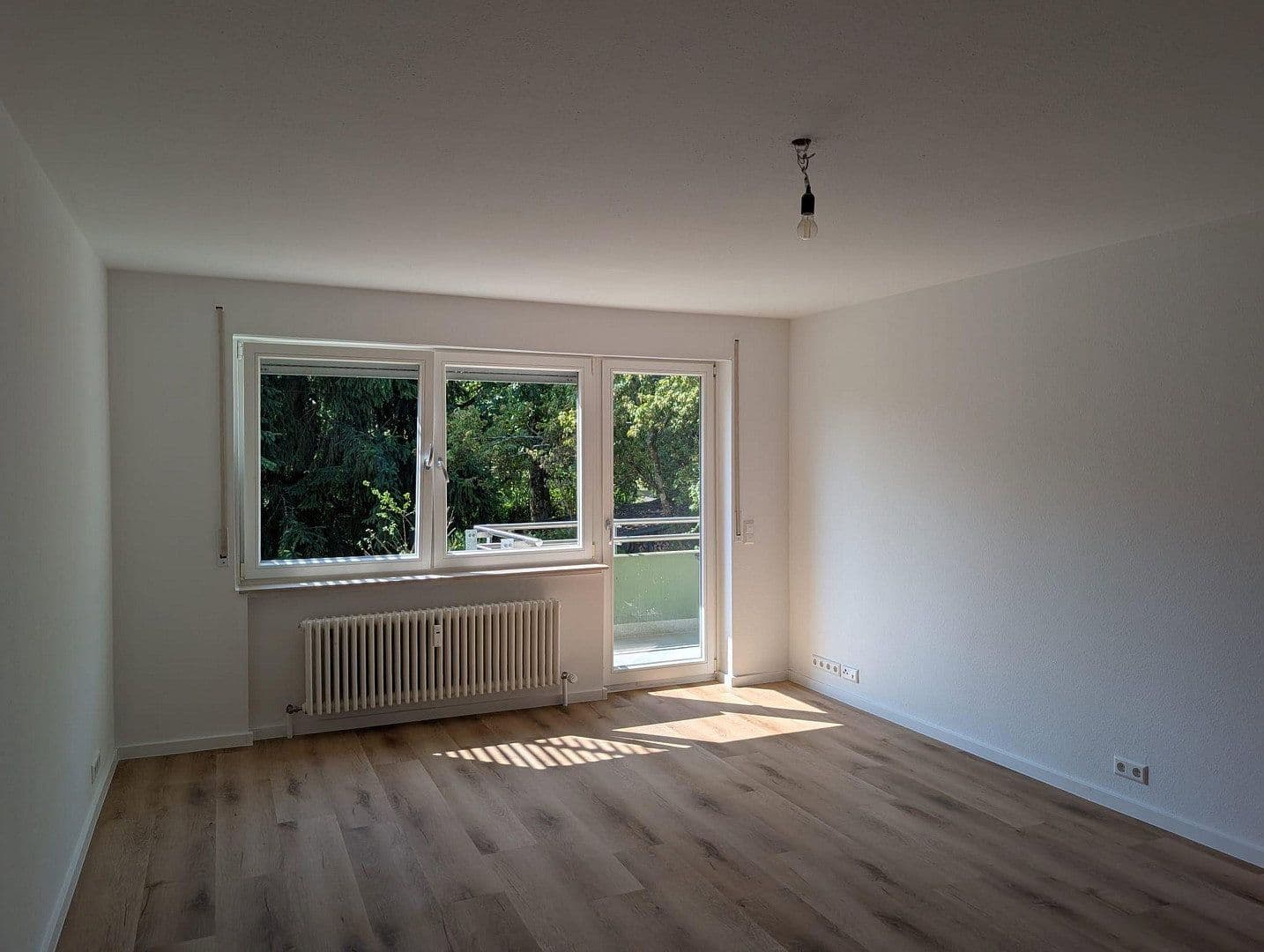 Prenájom bytu 2-izbový 82 m², Baden-Baden, Bádensko-Wurttembersko Prenájom bytu 2-izbový 82 m², Baden-Baden, Bádensko-Wurttembersko