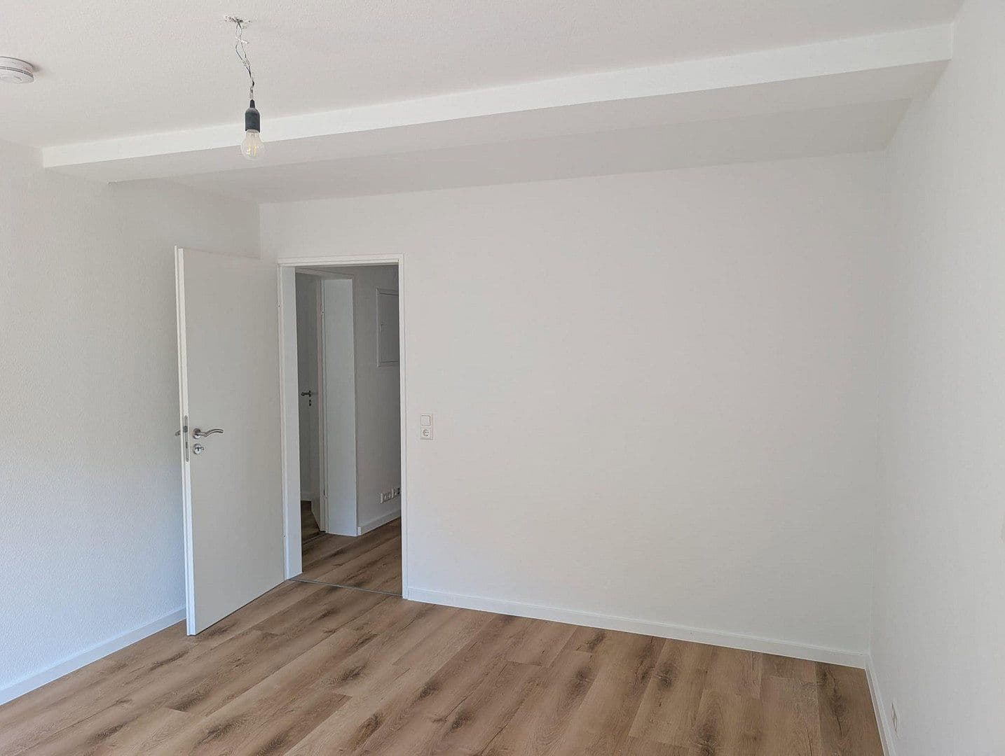 Prenájom bytu 2-izbový 82 m², Baden-Baden, Bádensko-Wurttembersko Prenájom bytu 2-izbový 82 m², Baden-Baden, Bádensko-Wurttembersko