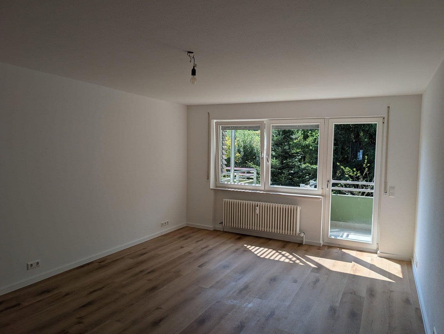 Prenájom bytu 3-izbový 82 m², Baden-Baden, Bádensko-Wurttembersko Prenájom bytu 3-izbový 82 m², Baden-Baden, Bádensko-Wurttembersko