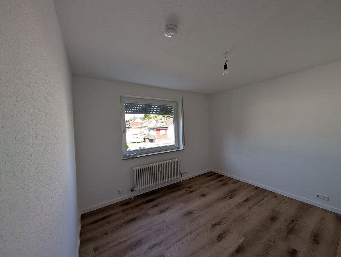 Prenájom bytu 3-izbový 82 m², Baden-Baden, Bádensko-Wurttembersko Prenájom bytu 3-izbový 82 m², Baden-Baden, Bádensko-Wurttembersko