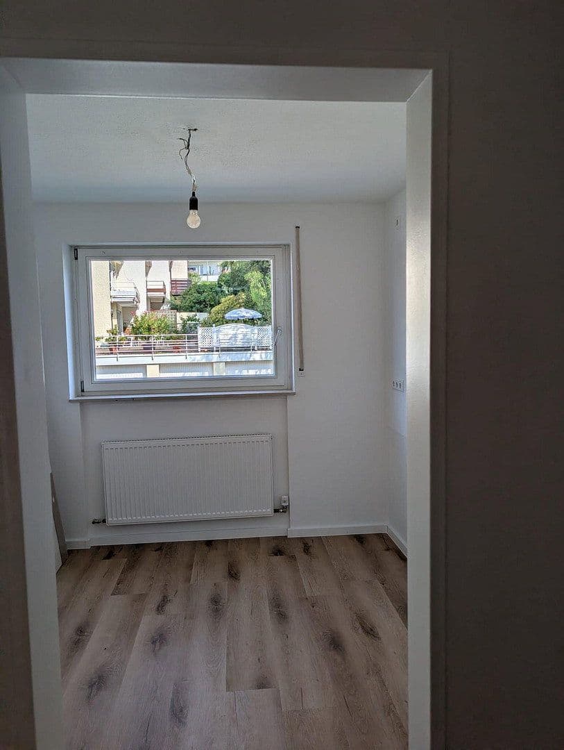 Prenájom bytu 3-izbový 82 m², Baden-Baden, Bádensko-Wurttembersko Prenájom bytu 3-izbový 82 m², Baden-Baden, Bádensko-Wurttembersko