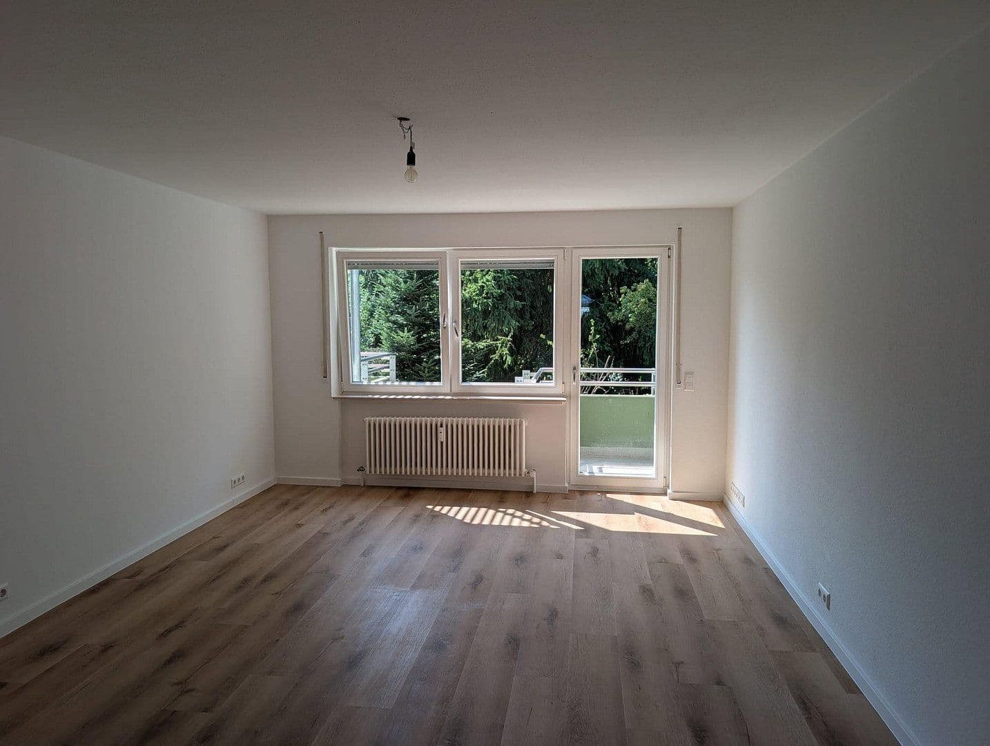 Prenájom bytu 3-izbový 82 m², Baden-Baden, Bádensko-Wurttembersko Prenájom bytu 3-izbový 82 m², Baden-Baden, Bádensko-Wurttembersko