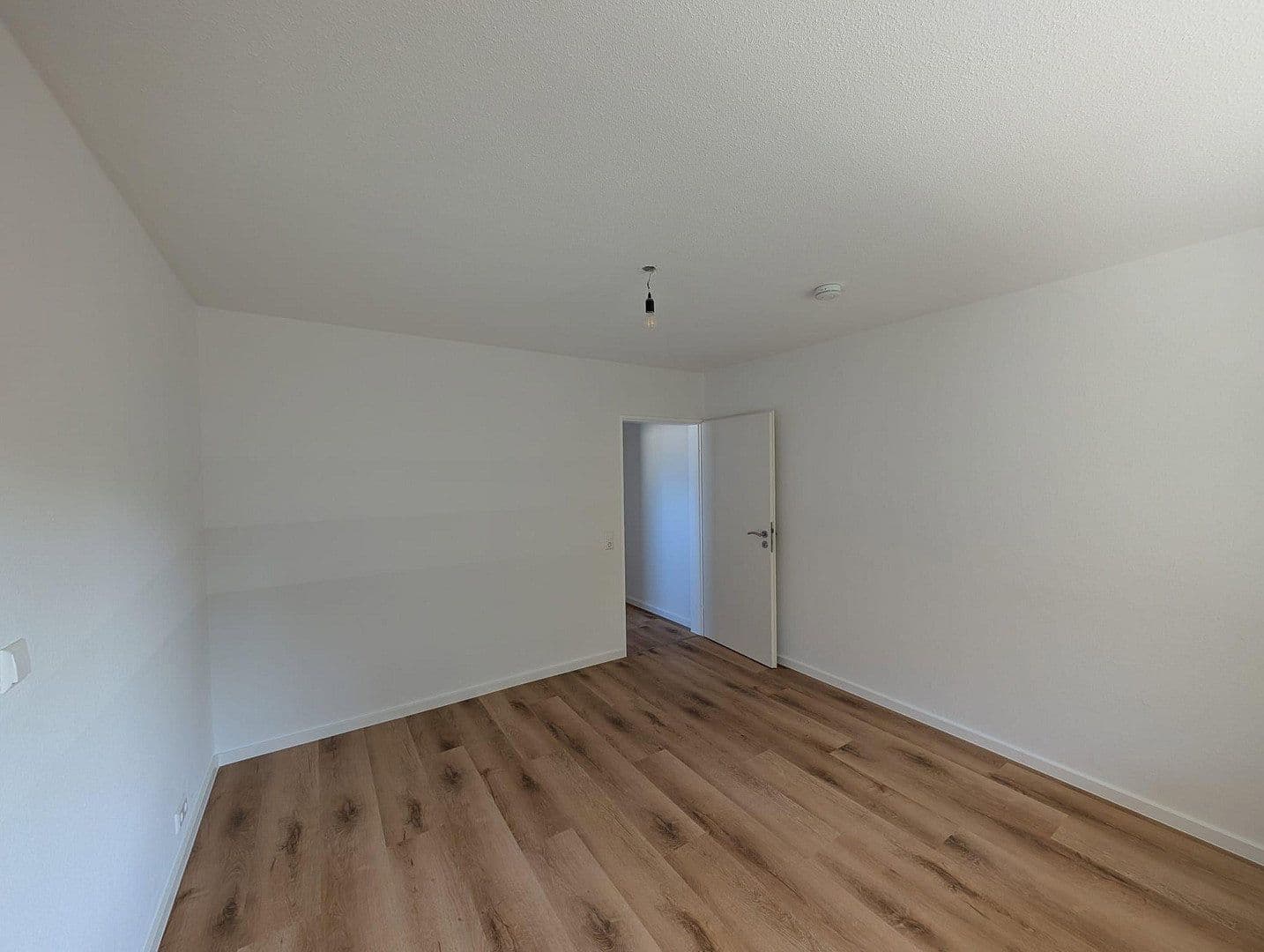 Prenájom bytu 3-izbový 82 m², Baden-Baden, Bádensko-Wurttembersko Prenájom bytu 3-izbový 82 m², Baden-Baden, Bádensko-Wurttembersko