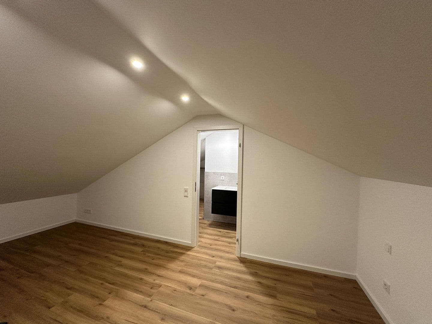 Predaj domu 300 m², pozemok 1.100 m², In den Lärchen 20, Mittenaar, Hesensko Predaj domu 300 m², pozemok 1.100 m², In den Lärchen 20, Mittenaar, Hesensko