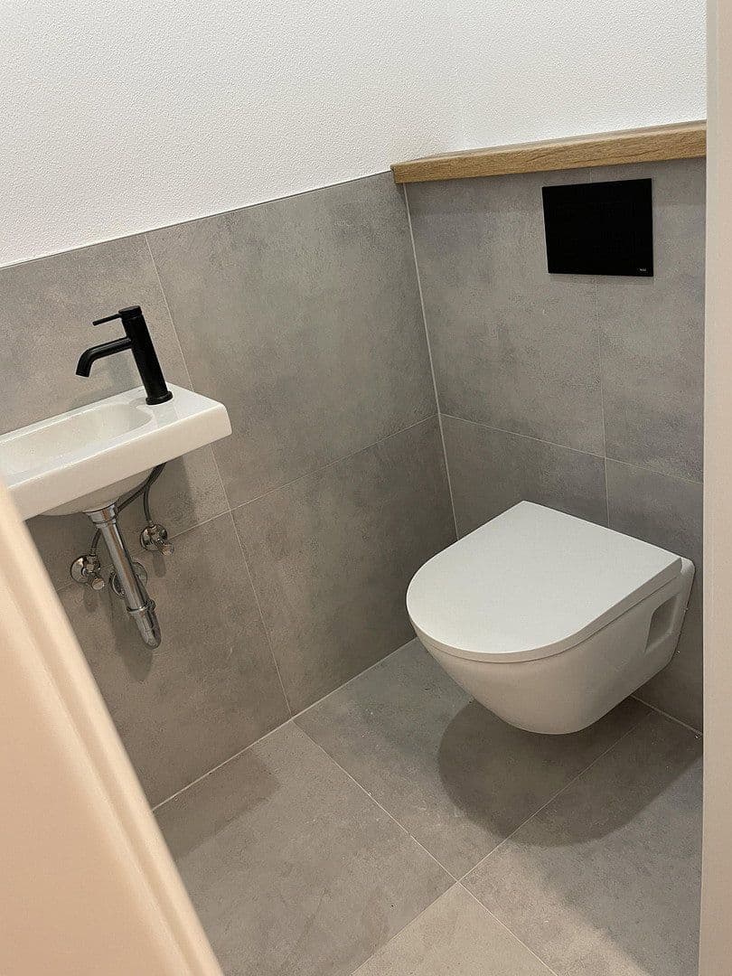 Predaj domu 300 m², pozemok 1.100 m², In den Lärchen 20, Mittenaar, Hesensko Predaj domu 300 m², pozemok 1.100 m², In den Lärchen 20, Mittenaar, Hesensko
