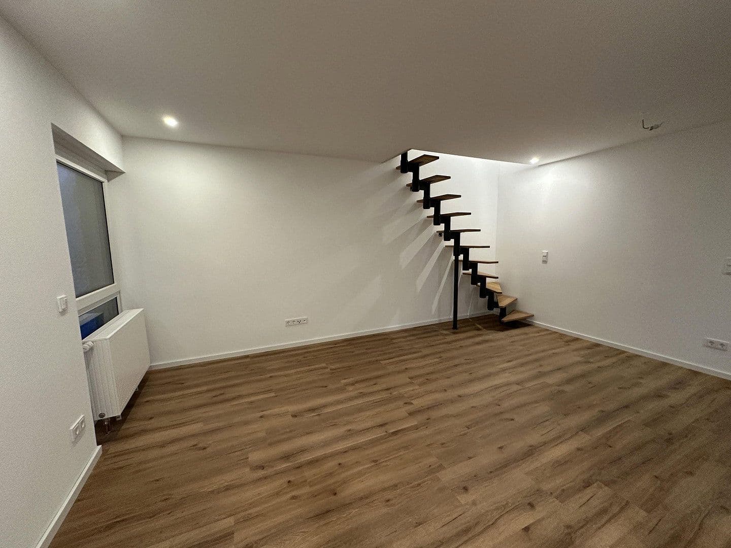 Predaj domu 300 m², pozemok 1.100 m², In den Lärchen 20, Mittenaar, Hesensko Predaj domu 300 m², pozemok 1.100 m², In den Lärchen 20, Mittenaar, Hesensko