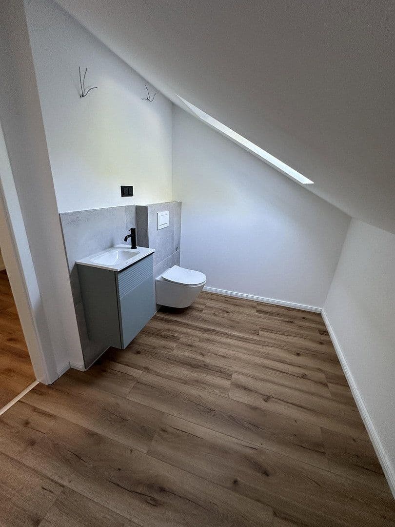 Predaj domu 300 m², pozemok 1.100 m², In den Lärchen 20, Mittenaar, Hesensko Predaj domu 300 m², pozemok 1.100 m², In den Lärchen 20, Mittenaar, Hesensko