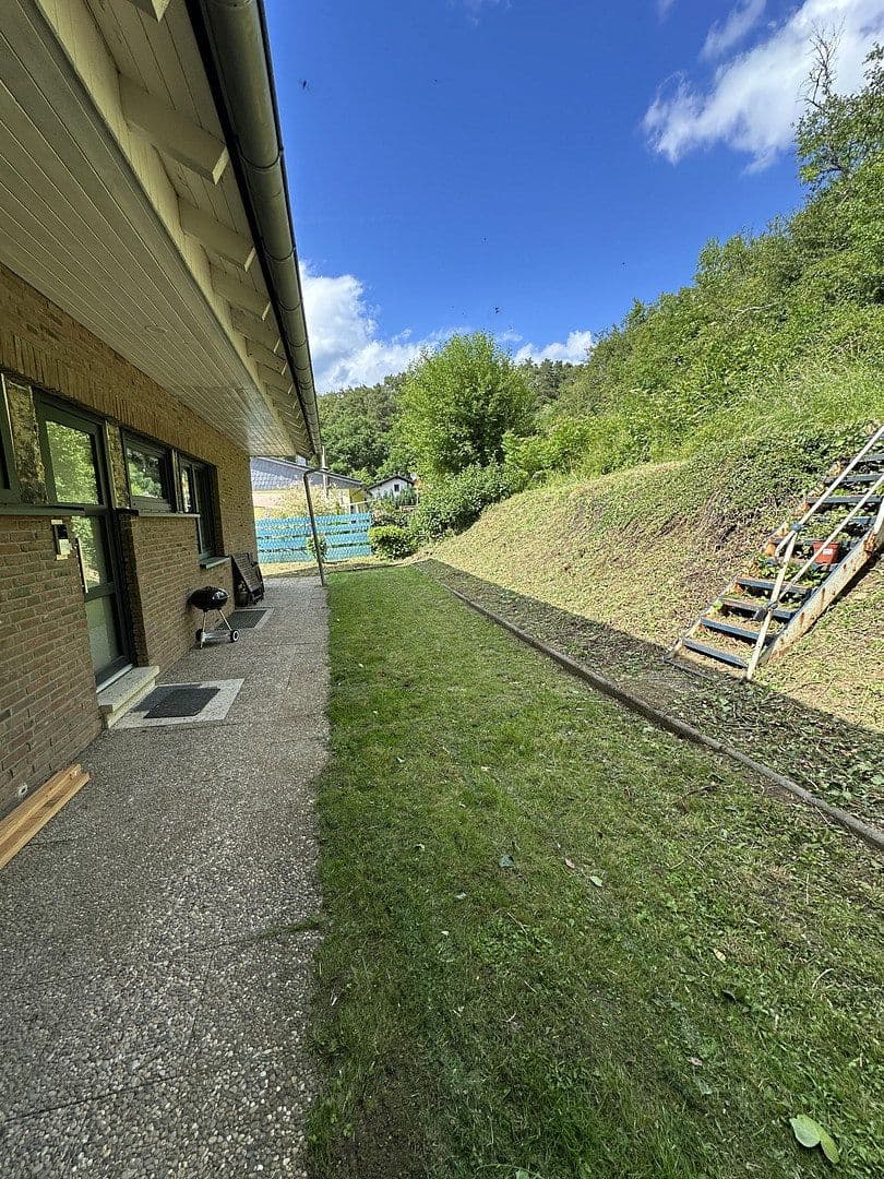 Predaj domu 300 m², pozemok 1.100 m², In den Lärchen 20, Mittenaar, Hesensko Predaj domu 300 m², pozemok 1.100 m², In den Lärchen 20, Mittenaar, Hesensko