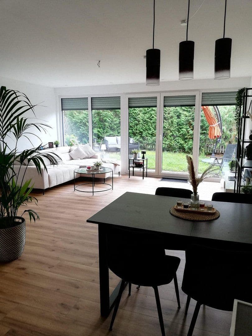 Predaj domu 300 m², pozemok 1.100 m², In den Lärchen 20, Mittenaar, Hesensko Predaj domu 300 m², pozemok 1.100 m², In den Lärchen 20, Mittenaar, Hesensko