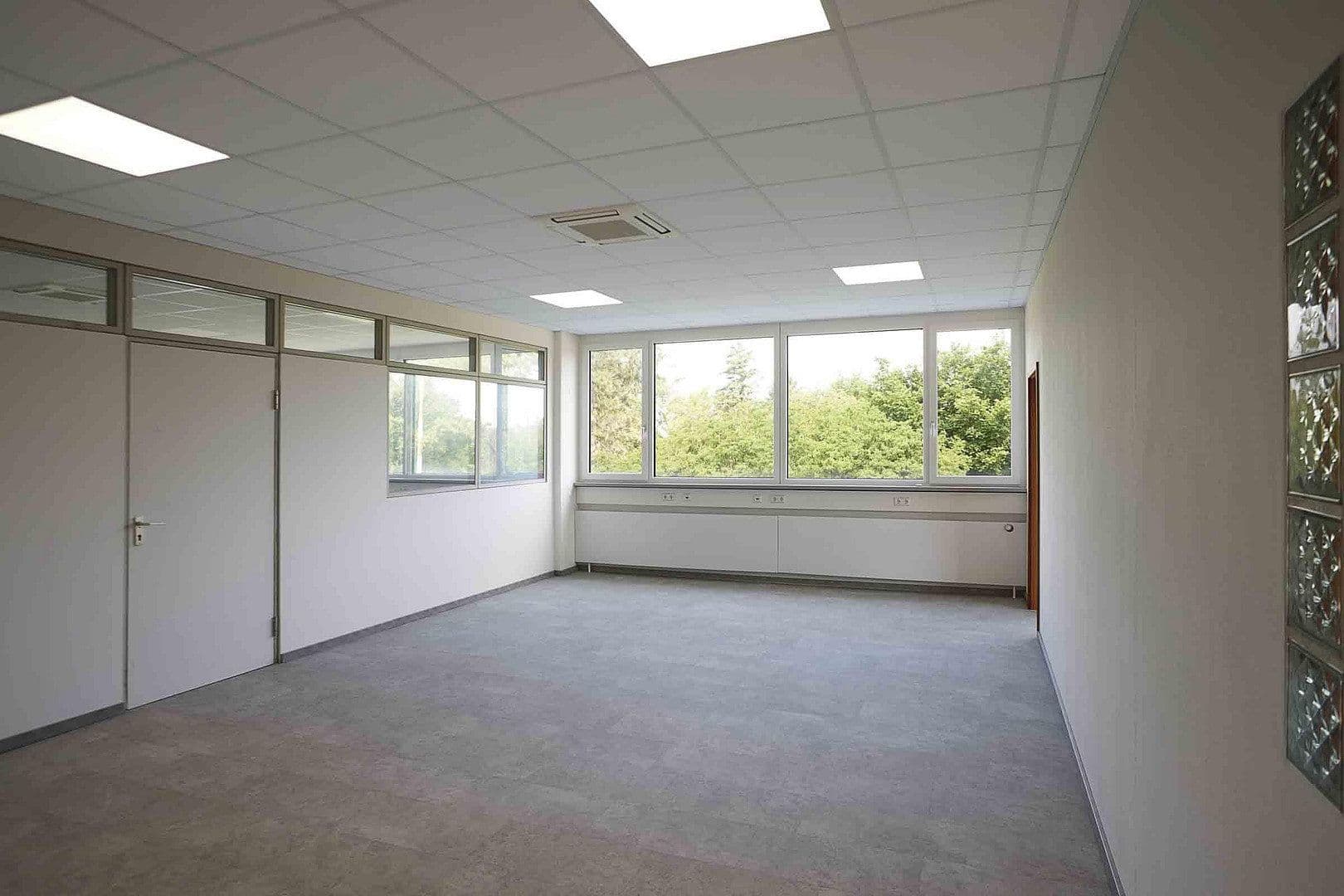 Prenájom kancelárie 370 m², Stuttgart, Bádensko-Wurttembersko Prenájom kancelárie 370 m², Stuttgart, Bádensko-Wurttembersko
