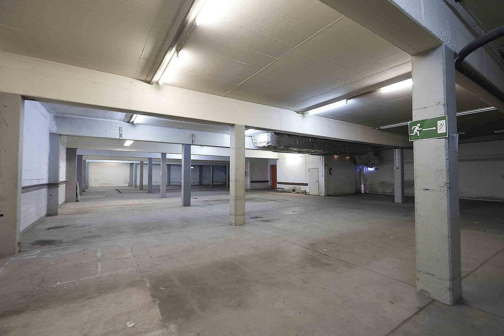 Prenájom kancelárie 370 m², Stuttgart, Bádensko-Wurttembersko Prenájom kancelárie 370 m², Stuttgart, Bádensko-Wurttembersko